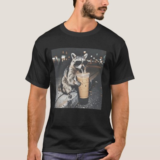 Raccoon-Drinking-Iced-Coffee T-Shirt (Vorderseite)