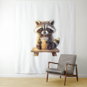 Raccoon Drinking Iced Coffee Wandteppich (Beispiel)