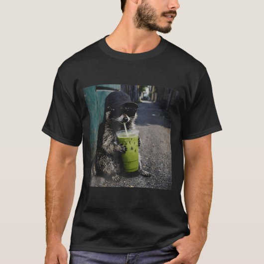 Raccoon drinking matcha latte funny animal meme me T-Shirt (Vorderseite)