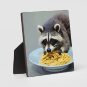 Raccoon Eating Spaghetti Fotoplatte (Vorderseite)