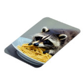 Raccoon Eating Spaghetti Magnet (Linke Seite)
