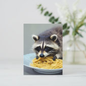 Raccoon Eating Spaghetti Postkarte (Stehend Vorderseite)