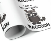Raccoon I am A Night Owl Funny Raccoon Geschenkpapier (Rolleneckpunkt)