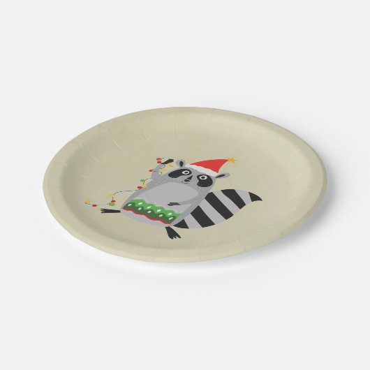 Raccoon in der Weihnachtsmannmütze in der Urlaubsa Pappteller (Schrägansicht)