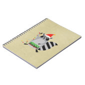 Raccoon in Weihnachtsmannmütze in Weihnachtsstimmu Notizblock (Linke Seite)