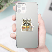 Raccoon mit Regenbogenkarottenbogen-Krawatte Aufkleber (Telefon)