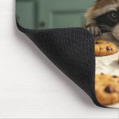 Raccoon mit Schokolade Chip Cookies Mousepad (Ecke)