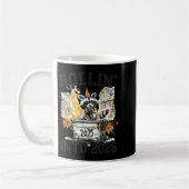Raccoon Rollin Into 2026 Funny Dumpster Fire 2025 Kaffeetasse (Links)
