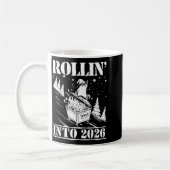 Raccoon Rolling Into 2026 Happy New Year 2026 Funn Kaffeetasse (Links)