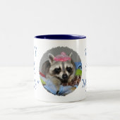 Raccoon-Schlafenkaffee-Tasse Zweifarbige Tasse (Mittel)
