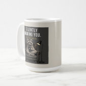 Raccoon Silently Judging | Sarcastic Coffee Cup Kaffeetasse (Vorderseite Links)
