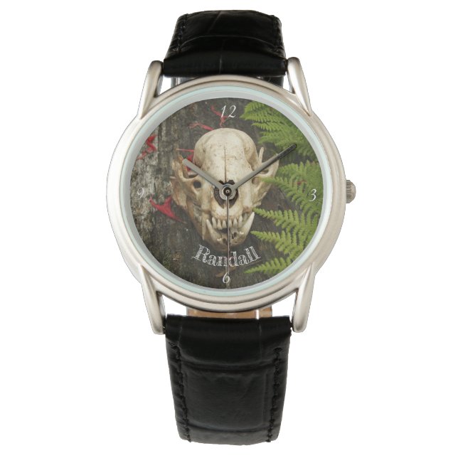 Raccoon Skull old log ferns & Rote Bienenbalsam Bl Armbanduhr (Vorderseite)