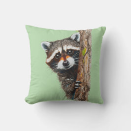Raccoon Verstecken auf Baumwurzelkeule Kissen