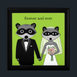 Raccoons Braut und Bräutigam mit eigenem Text Schmuckschachtel<br><div class="desc">Tafel,  Binder,  Tasse:</div>
