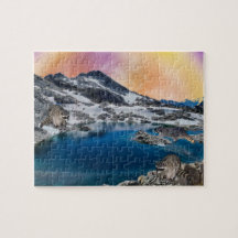 Raccoons genießen das Jigsaw-Puzzle-Tag