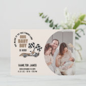 Race Car Baby Boy Birth Ankündigung (Stehend Vorderseite)