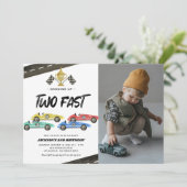 Race Car Zwei Fast 2. Geburtstag Foto Einladung (Stehend Vorderseite)