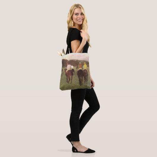 Racehorses bei Longchamp von Edgar Degas Tasche (Am Model)