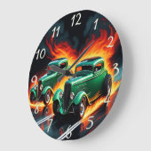 Racing frisierter Autos auf einer feuerbedeckten S Große Wanduhr (Winkel)