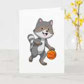 Racoon als Basketballspieler mit Basketball Karte (Gelbe Blume)