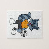 Racoon als Fußballspieler mit Fußball Puzzle (Horizontal)