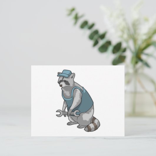 Racoon als Handwerker mit Wrench Postkarte (Stehend Vorderseite)