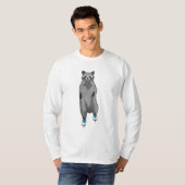 Racoon bei Ice Skaten mit Ice-Skaten T-Shirt (Vorne ganz)