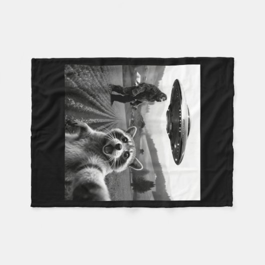 Racoon Bigfoot Selfie Ufo Funny Racoon Alien Bigfo Fleecedecke (Vorderseite (Horizontal))