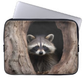 Racoon in der Baumhöhle Laptopschutzhülle (Vorderseite)