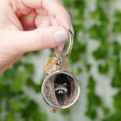 Racoon in der Baumhöhle Schlüsselanhänger (Hand)