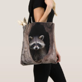 Racoon in der Baumhöhle Tasche (Von Nahem)