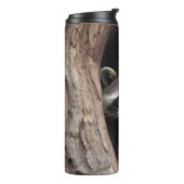 Racoon in der Baumhöhle Thermosbecher (Nach links gedreht)