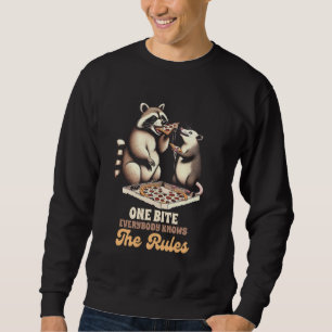 Racoon & Opossum Lover ein Biss, jeder weiß Sweatshirt