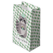 Racoon With A Hot Drink Kleine Geschenktüte (Rückseite Schrägansicht)