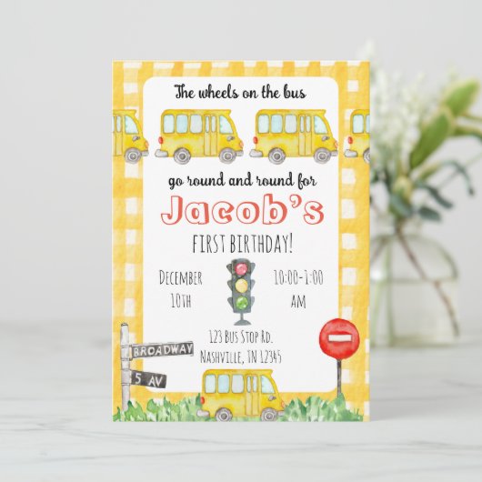 Räder auf dem bussgelben Kindergeburtstag Einladung (Stehend Vorderseite)