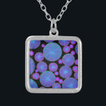 Räder und Festplatten mit Spokes Versilberte Kette<br><div class="desc">Groovy psychedelisches Muster in Neonfarben. Ein lebendiges Design mit großen und kleinen,  runden Rädern mit konzentrischen Ringen mit Speichen. Die Farben sind hell rosa,  himmelblau,  türkisblau,  violett und lila. Hat einen wunderbaren Sinn für Bewegung,  Bewegung und Spaß.</div>