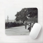 Radfahren in Hyde Park, c.1910 Mousepad (Mit Mouse)