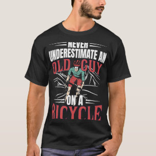 Radfahren unterschätzt nie einen alten Typ auf ein T-Shirt