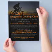 Radfahrer bei Nacht, Flyer für Werbung im Cycling  (Hand)