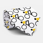 Radfahrer fahren mit seinem Fahrrad schwarz-gelb Krawatte (Gerollt)