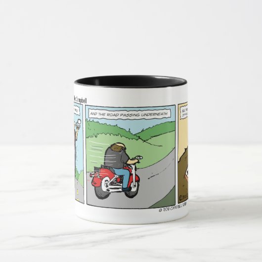 Radfahrer fliegt in das Zahn-Gedicht Tasse (Zentrum)