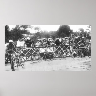 Radfahrer können auf der Bahnübergang Tour de F ni Poster