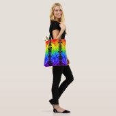 „Radiance“ – Ein abstraktes Pride-Muster Tasche (Am Model)