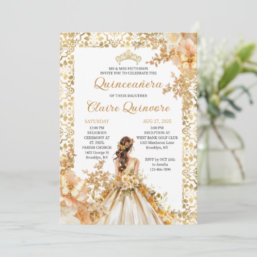Radiant Bloom Floral Princess Gold Quinceanera Einladung (Stehend Vorderseite)