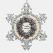 "Radiant Christmas Ring" Schneeflocken Zinn-Ornament (Vorderseite)
