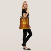 Radiant Fantasy Modell leuchtend goldenes Glühen Tasche (Am Model)