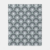 Radiant Silver Smoke Dot Mandala Art Deco Scallop Fleecedecke (Vorderseite)