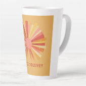 "Radiate Positivity" Retro Sunburst Art | 70s Styl Milchtasse (Rechte Ecke)