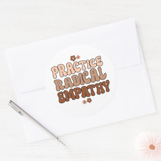 Radikale Empathie üben Runder Aufkleber (Umschlag)