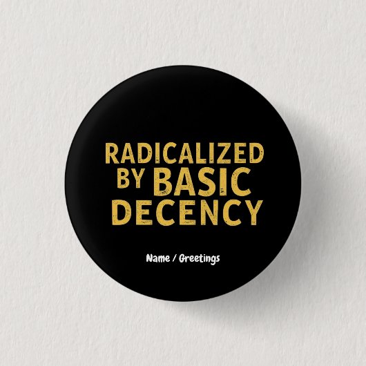 Radikalisiert durch "Basic Decency Women's Funny T Button (Vorderseite)